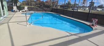 Poolside Palms - 3bd/3ba Sleeps 18