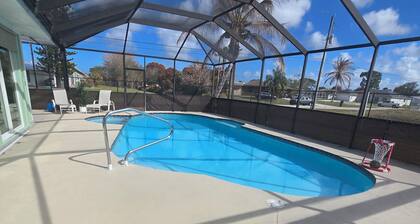 Poolside Palms - 3bd/3ba Sleeps 18