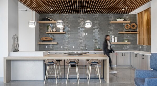 Shared kitchen facilities - Elysian Residences Boston (Boston)