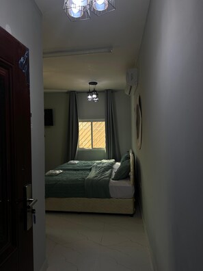 10 habitaciones, tabla de planchar con plancha y wifi