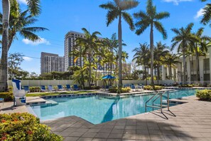 Pool - King Studio Suite w/ Kitchen & Jetted Tub + Spa (Miami)