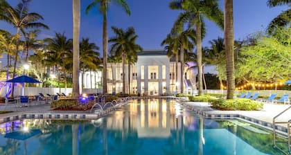 1BR Double Suite w/ Kitchen | Pool & Restaurant