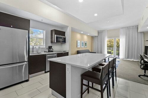 1BR Double Suite w/ Kitchen | Pool & Restaurant