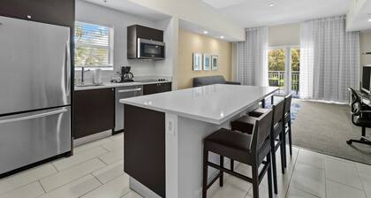 1BR Double Suite w/ Kitchen | Pool & Restaurant