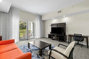Living area - 1BR King Suite w/ Veranda | Pool Access, Spa & Gym (Miami)