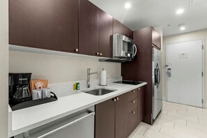 Fridge, microwave, oven, stovetop - Studio w/ Accessible Features | Dining, Spa & Pool (Miami)
