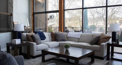 Spacious and fully loaded 4 Bed 4 Bath w/Pool and Amazing Views on Grand Lake.