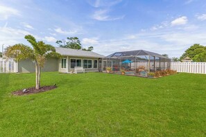 Terrace/patio - Summer Deals! 3/2 Pool Home NW Bradenton 10 mins to Beach! (Bradenton)