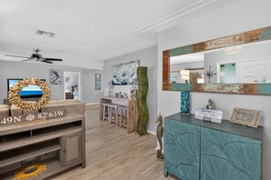 Interior - Summer Deals! 3/2 Pool Home NW Bradenton 10 mins to Beach! (Bradenton)