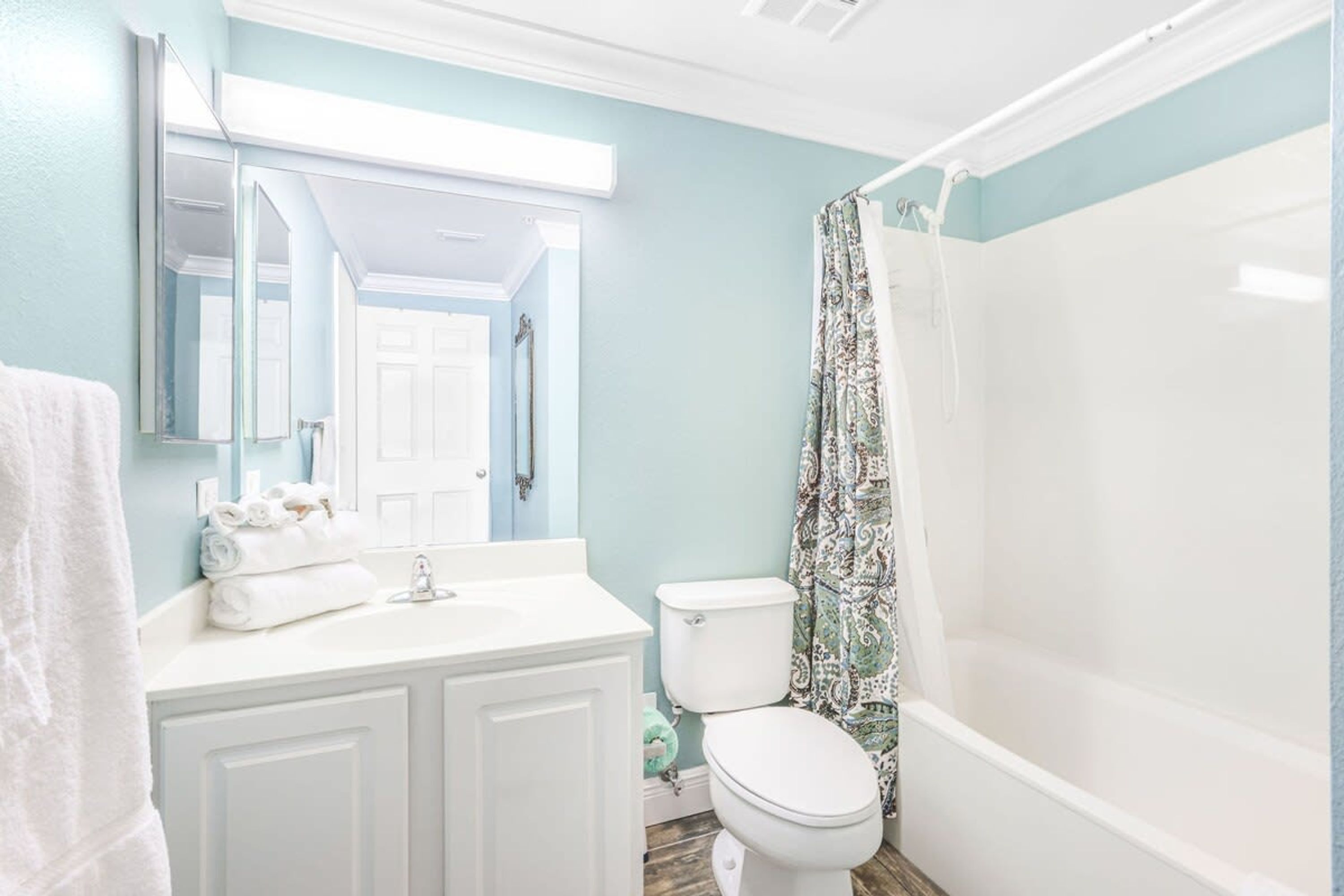 A bathroom with a white sink, toilet, and bathtub.