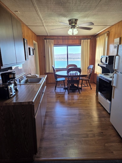 Magnificent Lake Norfork  Condo #15 Located at Teal Point Resort