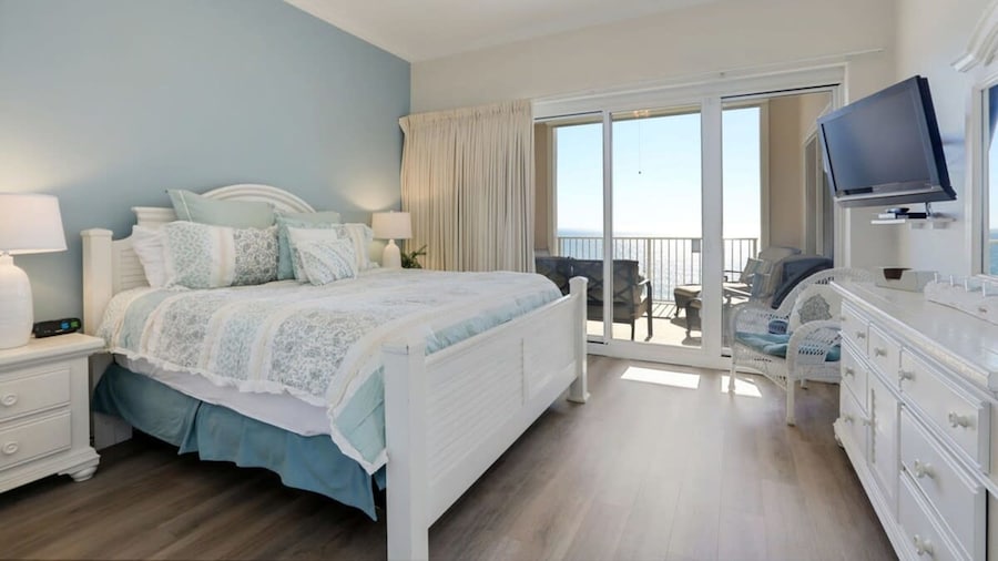 Regency Isle 1104 Penthouse With 3 Bedrooms