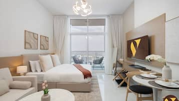 Luxury Studio, Balcony, City View | Egyptian cotton sheets, premium bedding, in-room safe, blackout drapes