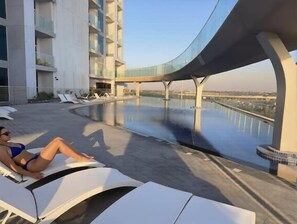 Pool - Vogue | Skyz by Danube near Dubai Miracle Garden (Dubai)
