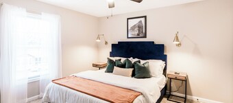 Fully Fenced 3 Bed 2 Bath Home near Downtown Clarksville