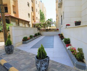 Property grounds - 7th Circle Diamnod (Amman)