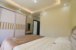 Studio, Balcony, City View - 7th Circle Diamnod (Amman)