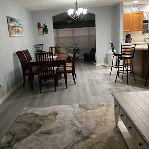 Dining - Bargain prices. Two king and one queen bed. Pet friendly. Golf cart included. (The Villages)