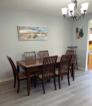 Dining - Bargain prices. Two king and one queen bed. Pet friendly. Golf cart included. (The Villages)