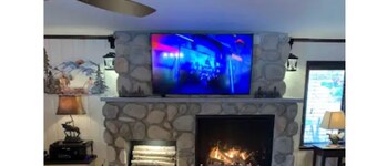 MooseTracks Cottage | Waterfront | Walk to Dorset