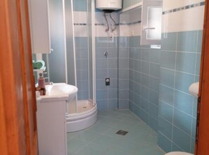Douche, serviettes fournies