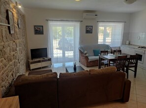 TV - OneBedroom Apartment with SeaView (Marija) (Kukljica)