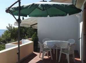 Outdoor dining - Apartments Zlatko - Studio apartment with sea view A2 +1 (Prvic Luka)