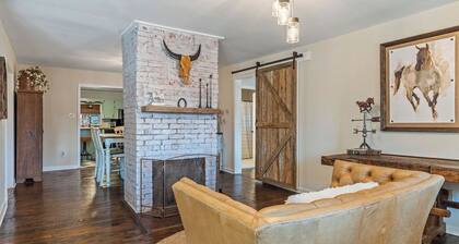 The Lively House - 4 BD Stylish Ranch on 13 AC, 6 MI to Augusta Regional Airport