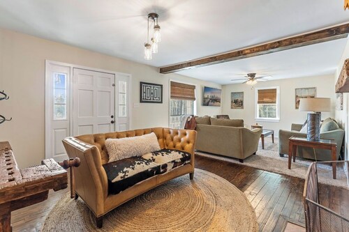 The Lively House - 4 BD Stylish Ranch on 13 AC, 6 MI to Augusta Regional Airport