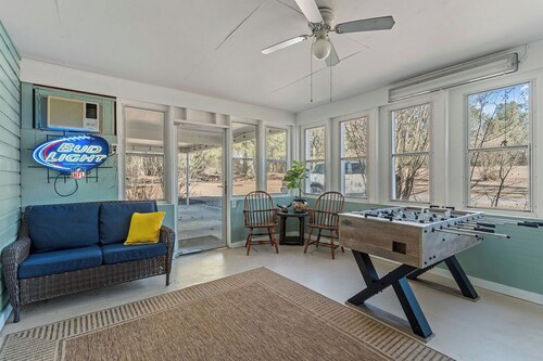 The Lively House - 4 BD Stylish Ranch on 13 AC, 6 MI to Augusta Regional Airport