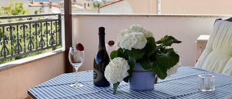 屋外ダイニングエリア