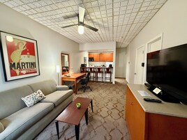 Room, 1 King Bed | Living area