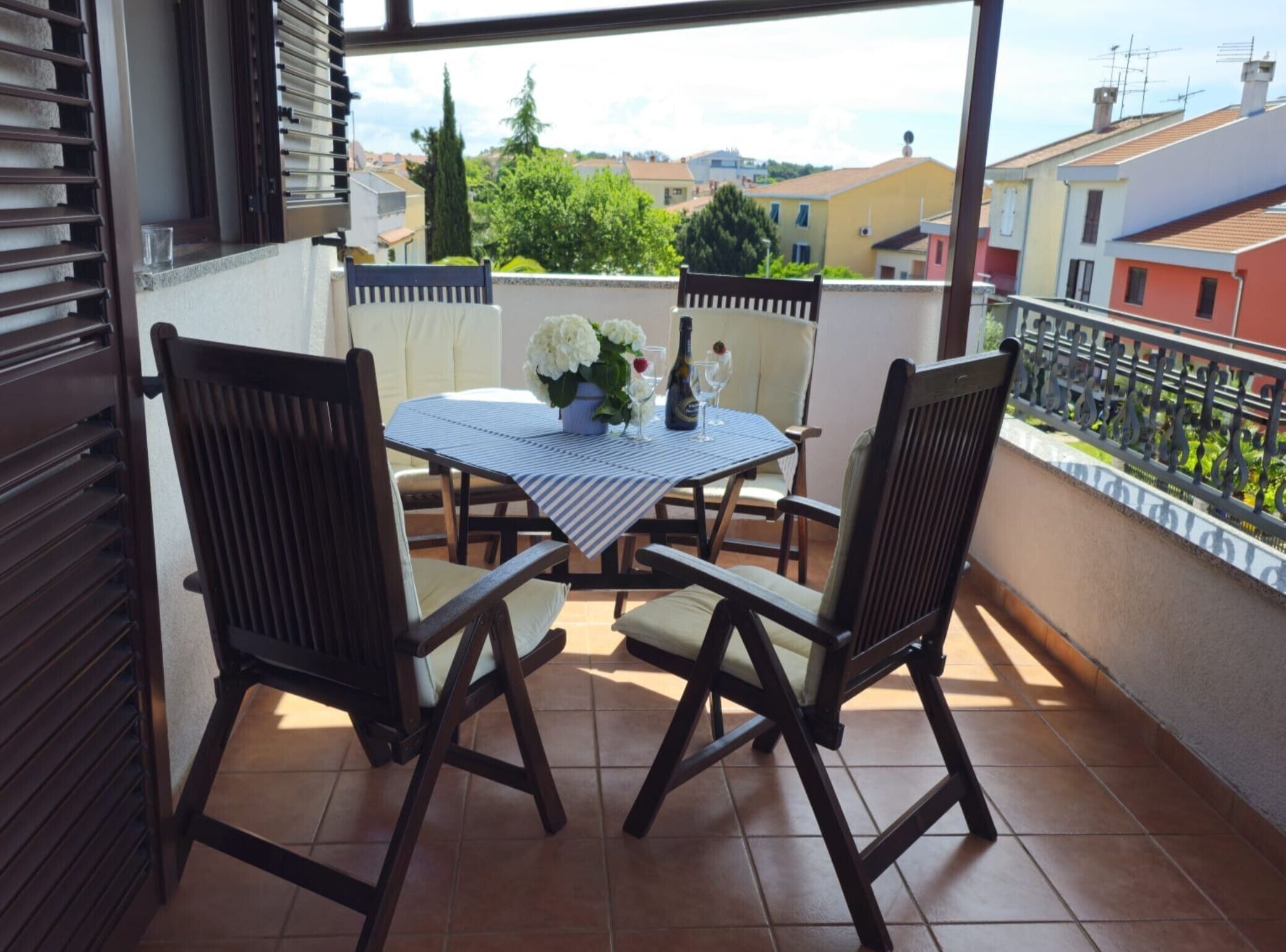 屋外ダイニングエリア