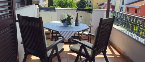 屋外ダイニングエリア