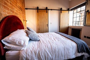 3 bedrooms, iron/ironing board, WiFi, bed sheets - JQ Dolls House Mews boutique (3BR) Gr 2 (Birmingham)