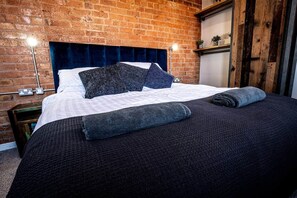 3 bedrooms, iron/ironing board, WiFi, bed sheets - JQ Dolls House Mews boutique (3BR) Gr 2 (Birmingham)