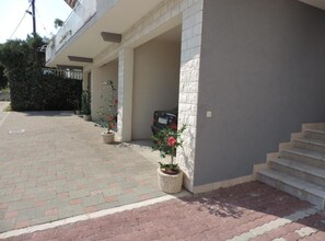 Property grounds - Apartments Rubić - OneBedroom Apartment with Loggia and SeaView (3) (Omis)