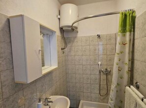 Ducha, secador de pelo, bidet, toallas