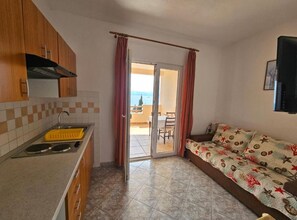 Interior - Apartments Rubić - TwoBedroom Apartment with Loggia and SeaView (4) (Omis)