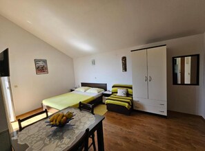 2 bedrooms, iron/ironing board, Internet, bed sheets - Apartments Rubić - TwoBedroom Apartment with Loggia and SeaView (5) (Omis)