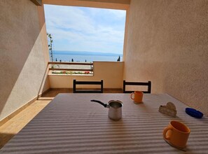 Outdoor dining - Apartments Rubić - Studio Apartment with Balcony and SeaView (6) (Omis)