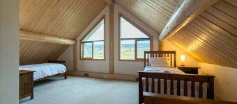 Serene Lakeside Escape – Juniper Lodge, Lac La Hache