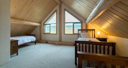 Serene Lakeside Escape – Juniper Lodge, Lac La Hache