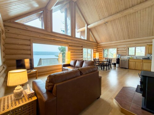 Serene Lakeside Escape – Juniper Lodge, Lac La Hache