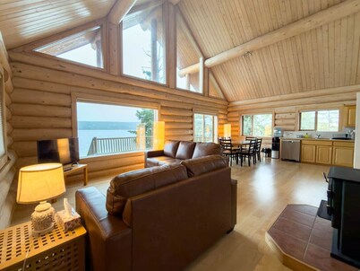 Serene Lakeside Escape – Juniper Lodge, Lac La Hache