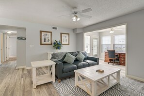 Living area - 2 Mi to Shore: Surfside Beach Condo w/ Pool Access (Surfside Beach)