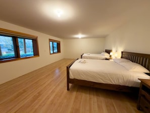 WiFi - Spacious Eagle’s Nest Cabin – Lakeside Escape at Our Gathering Place (Lac la Hache)