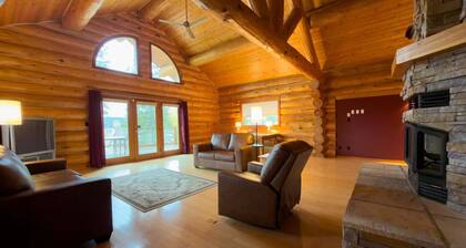 Spacious Eagle’s Nest Cabin – Lakeside Escape at Our Gathering Place