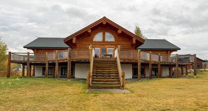 Spacious Eagle’s Nest Cabin – Lakeside Escape at Our Gathering Place