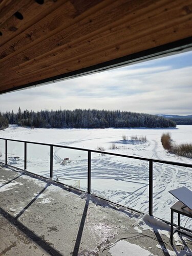 4 Bdrm Lodge Suite w Hot Tub, beautiful Lake views! Pet Friendly